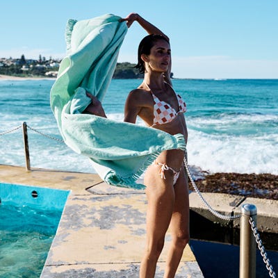 Victoria Vergara holding a towel at Bondi Beach