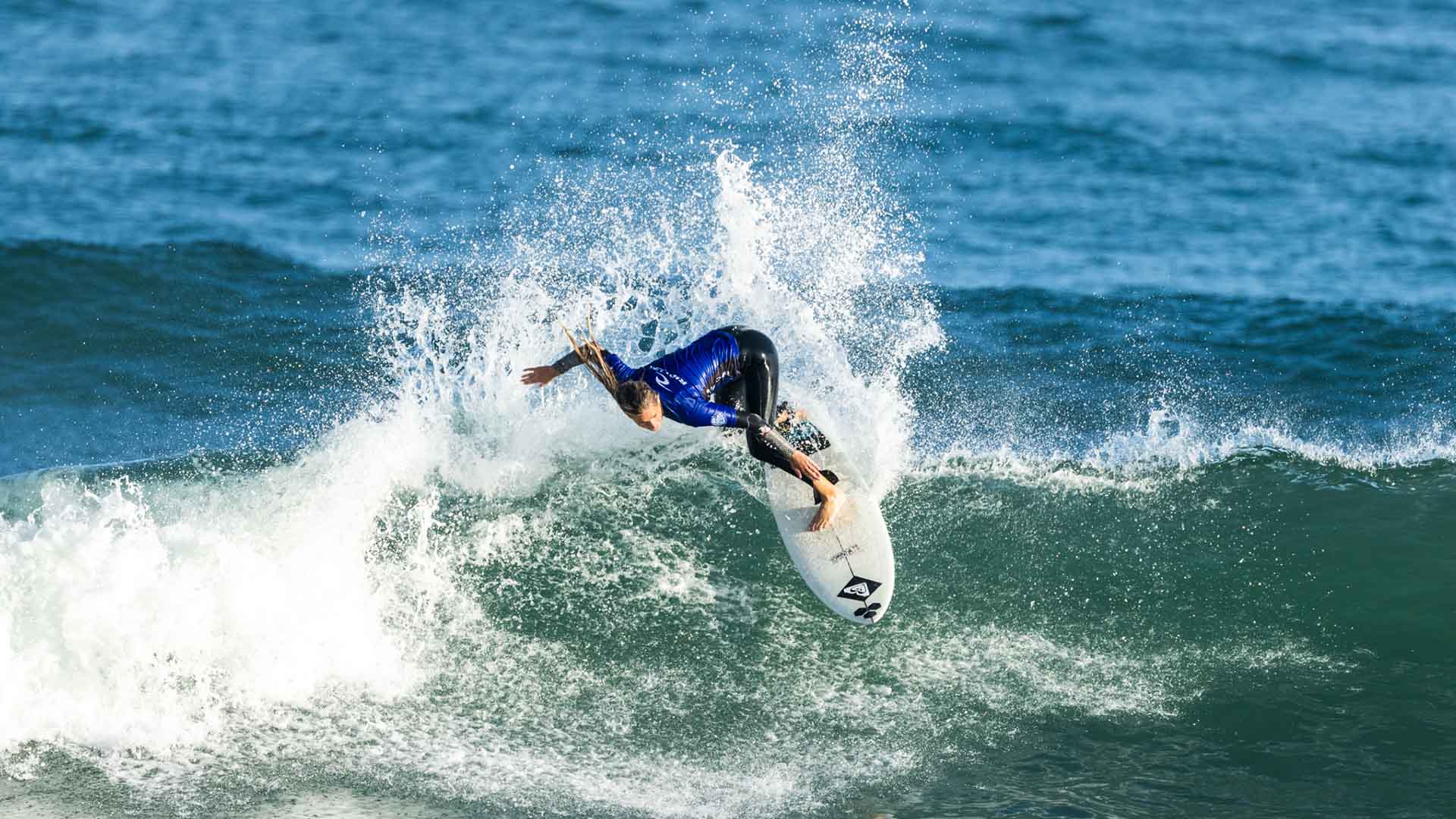 Ava Henderson surfing the Raglan Pro